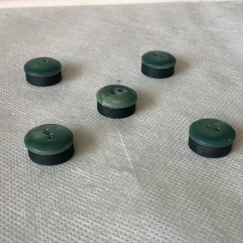 ❤️ Green Button Fridge Magnets Set - Picture 3 of 4